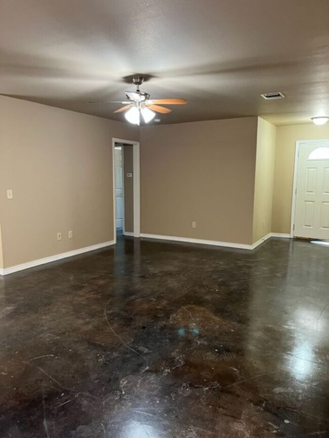 Building Photo - Gorgeous 2 Bedroom Townhome For Rent in Am...