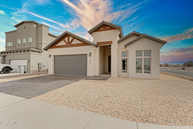Building Photo - 962 Keenland Ave
