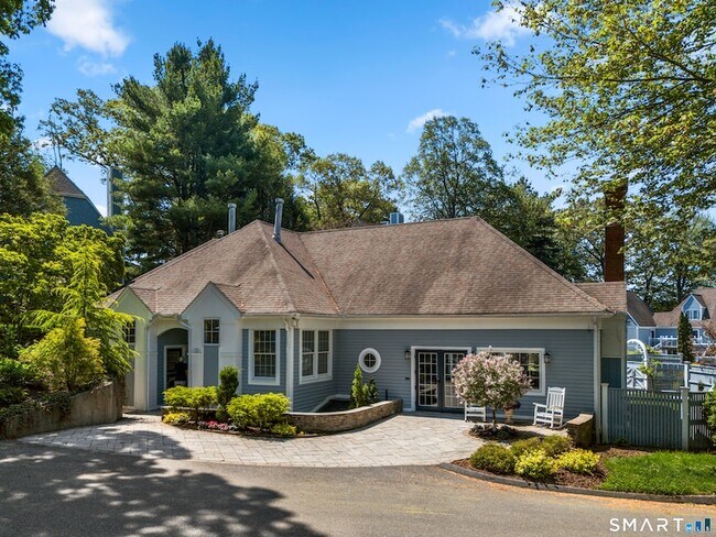 Foto del edificio - 2124 Old Pond Ln