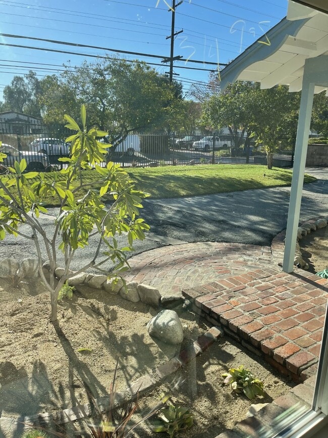 Front Yard - 11305 Sheldon St