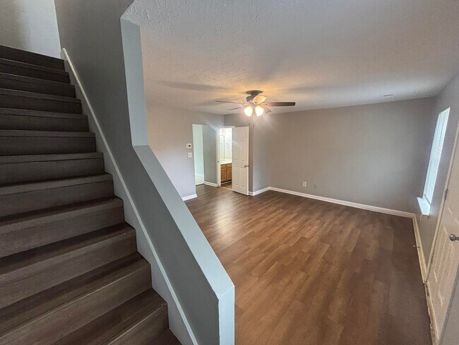 Foto del edificio - 210 Maple Leaf Ln