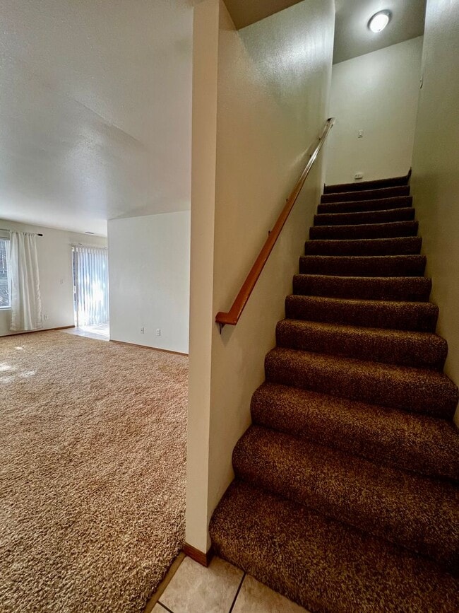 Foto del edificio - Non-Refundable & Security Deposit Total: $...