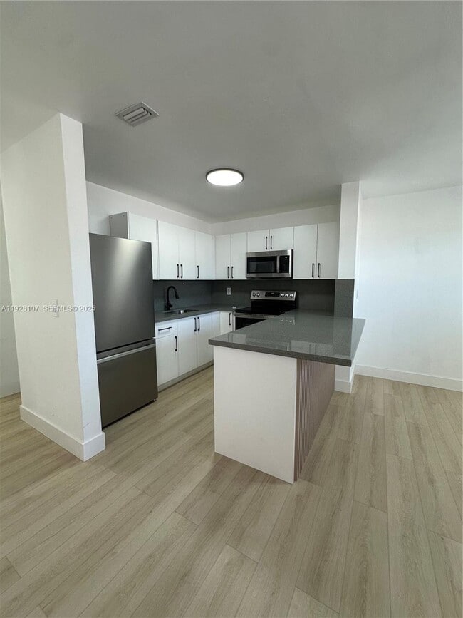 Foto del edificio - 1960 SW 68th Way