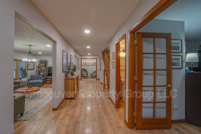 Building Photo - 745 S 21st Pl