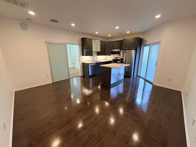 Foto del edificio - 1119 Poinsettia Dr