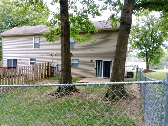 Building Photo - 4917-4919-4919 W Millbrook Dr
