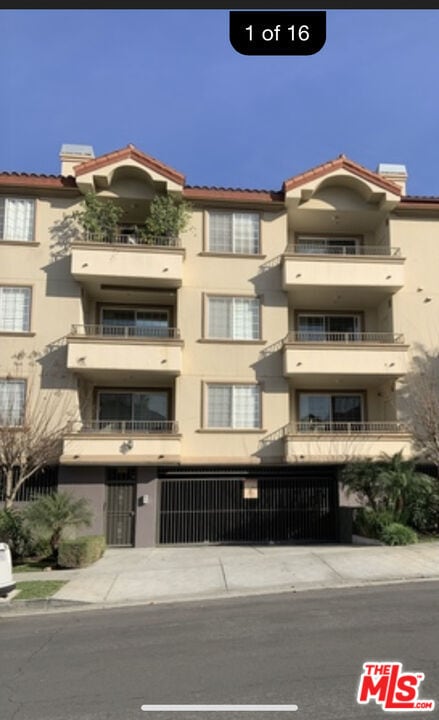 Primary Photo - 962 S Gramercy Dr