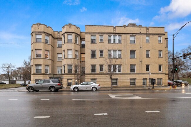 Building Photo - 102 N Hamlin Ave