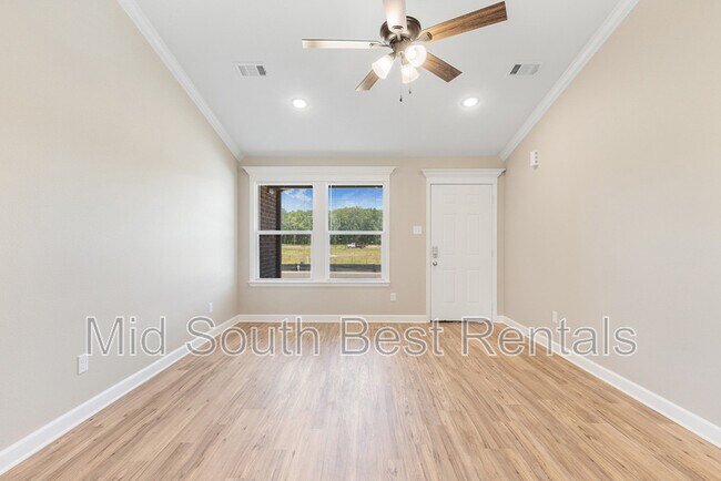 Foto del edificio - 833 Pine Tree Rd