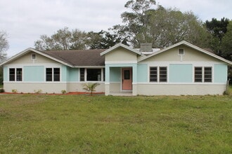 Building Photo - 7003 SW 39th St