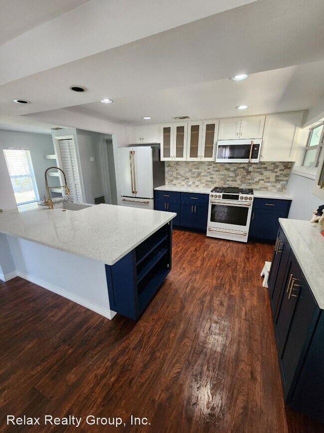 Foto del edificio - 2 br, 1 bath House - 4111 Sarasota Ave