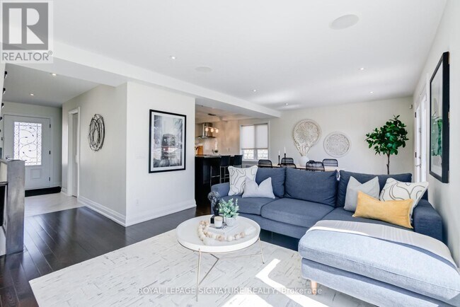 Photo du bâtiment - 71 Roseland Dr