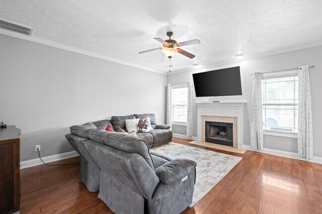 Building Photo - 3 bedroom 2 1/2 Bath Home For Rent!