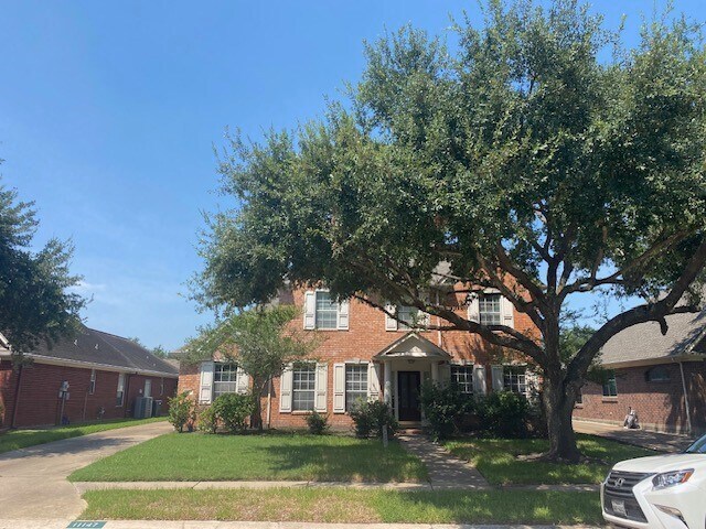 Foto principal - 11147 Carriage Lake Dr