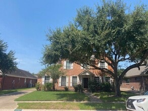 Building Photo - 11147 Carriage Lake Dr