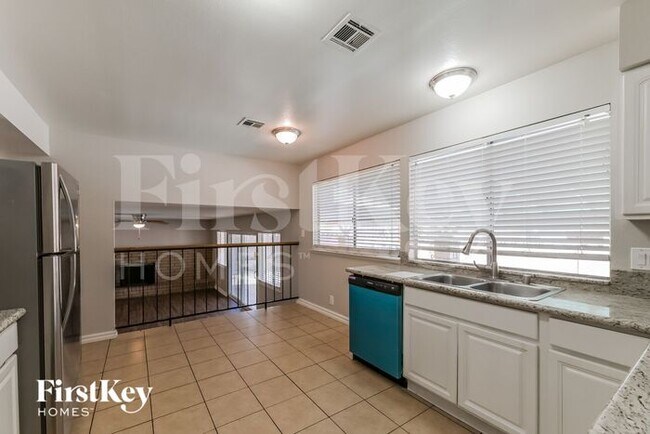 Building Photo - 5262 Holbrook Dr