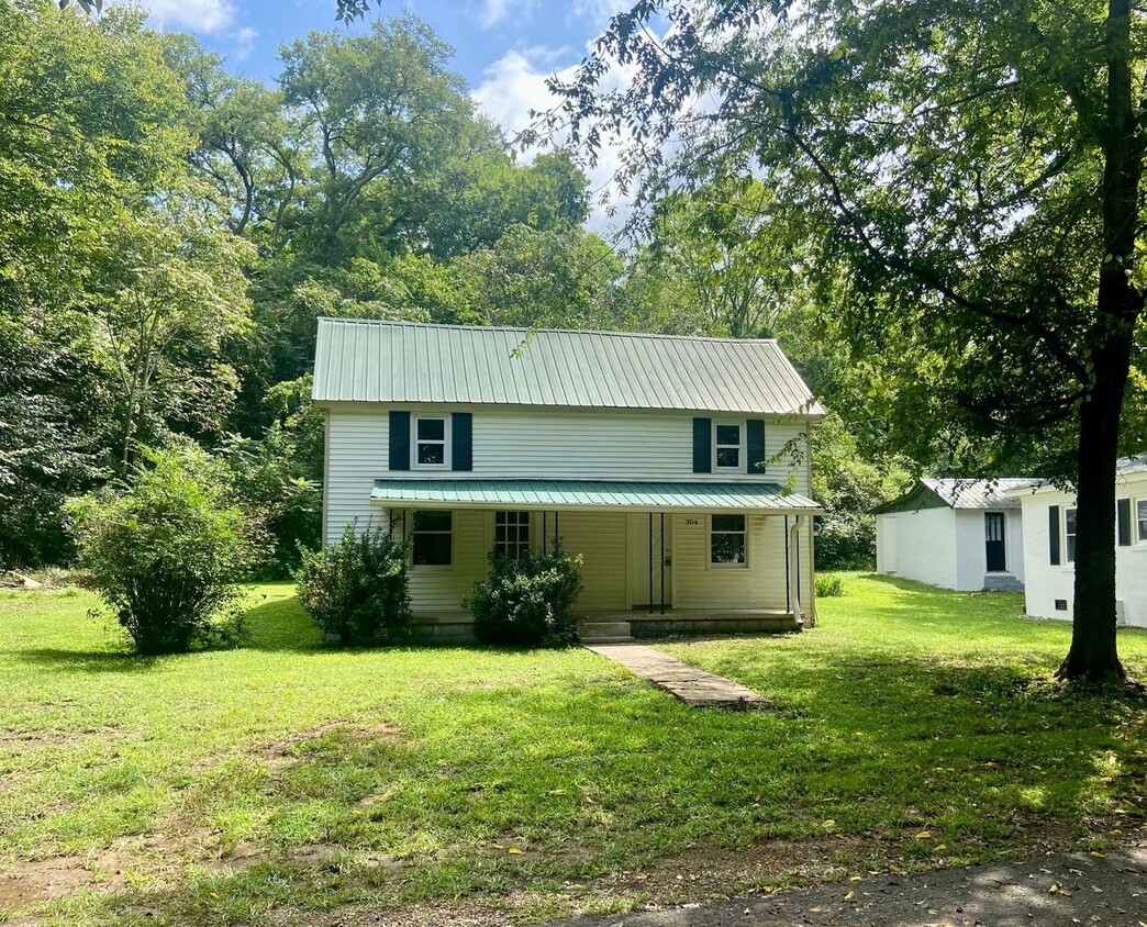 Primary Photo - Beautiful Three Bedroom Home