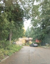 Building Photo - 2050 SW Pheasant Dr