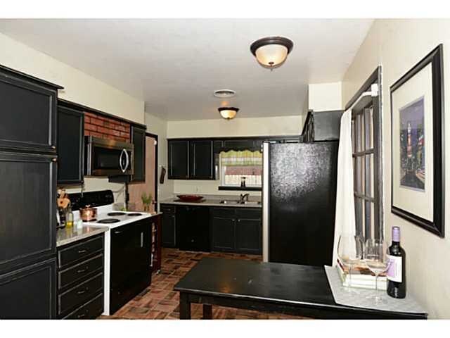 Building Photo - 2825 Lakeside Dr