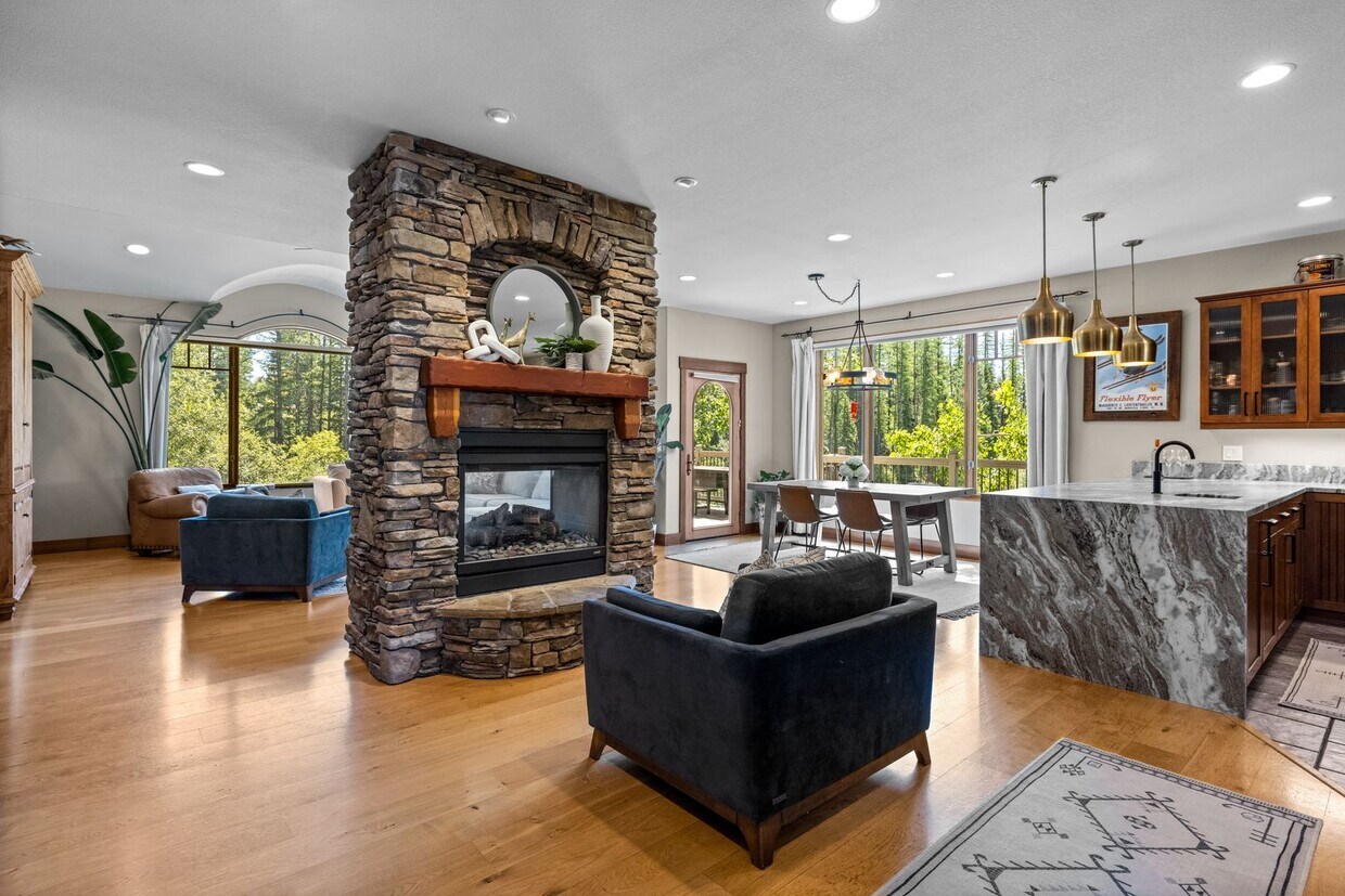 Primary Photo - 4Bed 4Bath Charming Creekside Home within ...