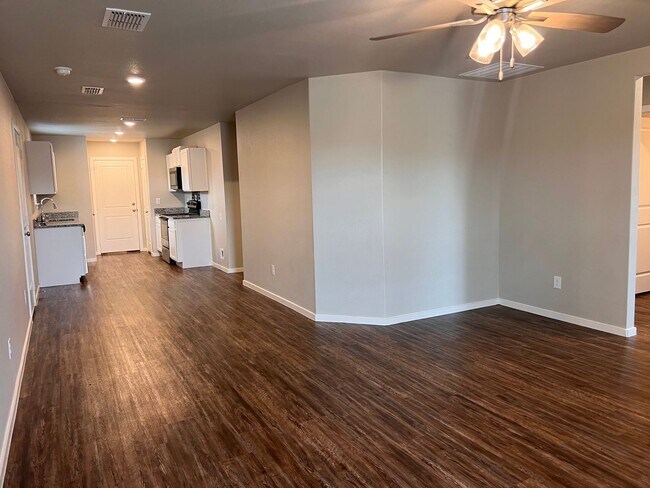 Foto del edificio - HALF OFF FIRST FULL MONTH OF RENT!!! - Ava...