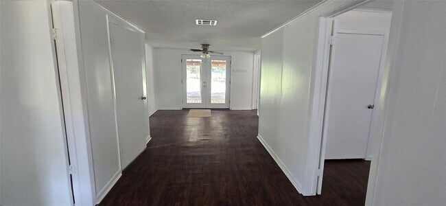 Foto del edificio - 2266 Young Rd