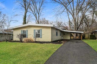 Building Photo - 865 Pebble Ln