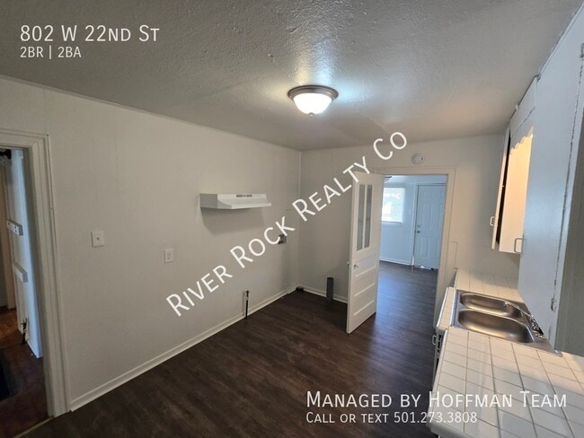 Building Photo - 802 W 22nd St