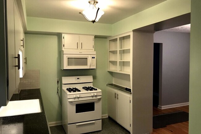 Kitchen - 1351 Clarence Ave