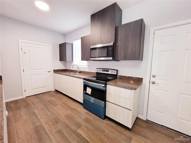 Building Photo - 3501 Fuerte Ave