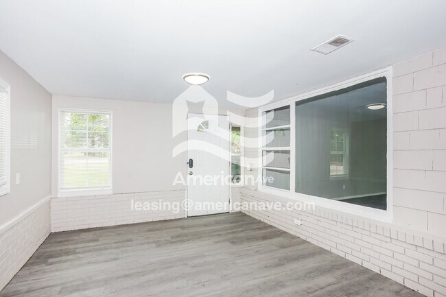 Foto del edificio - 618 Yates St NE