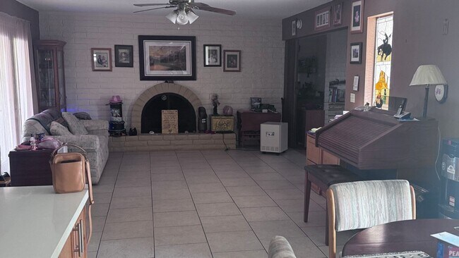 Building Photo - Charming One Bedroom House in Mesa Community