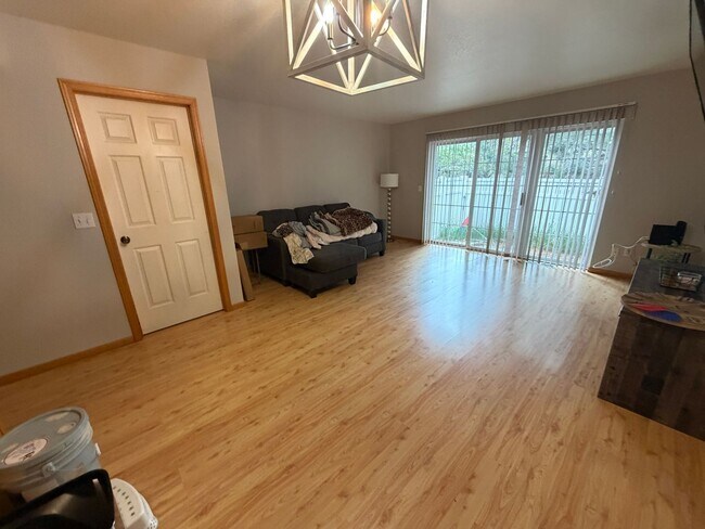 Foto del edificio - Fully Furnished West end townhome