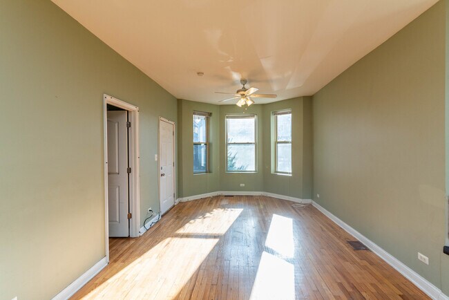 Foto del edificio - 2812 E 76th St