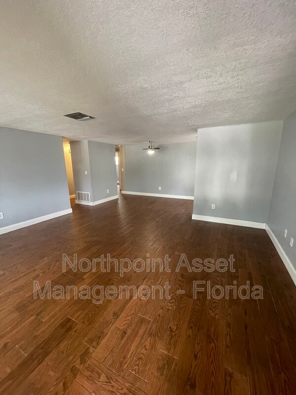 Foto del edificio - 6324 Edenmore Ave