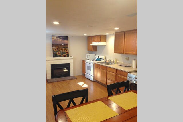 Fully stocked Kitchen - 1880 Bluebell Ave