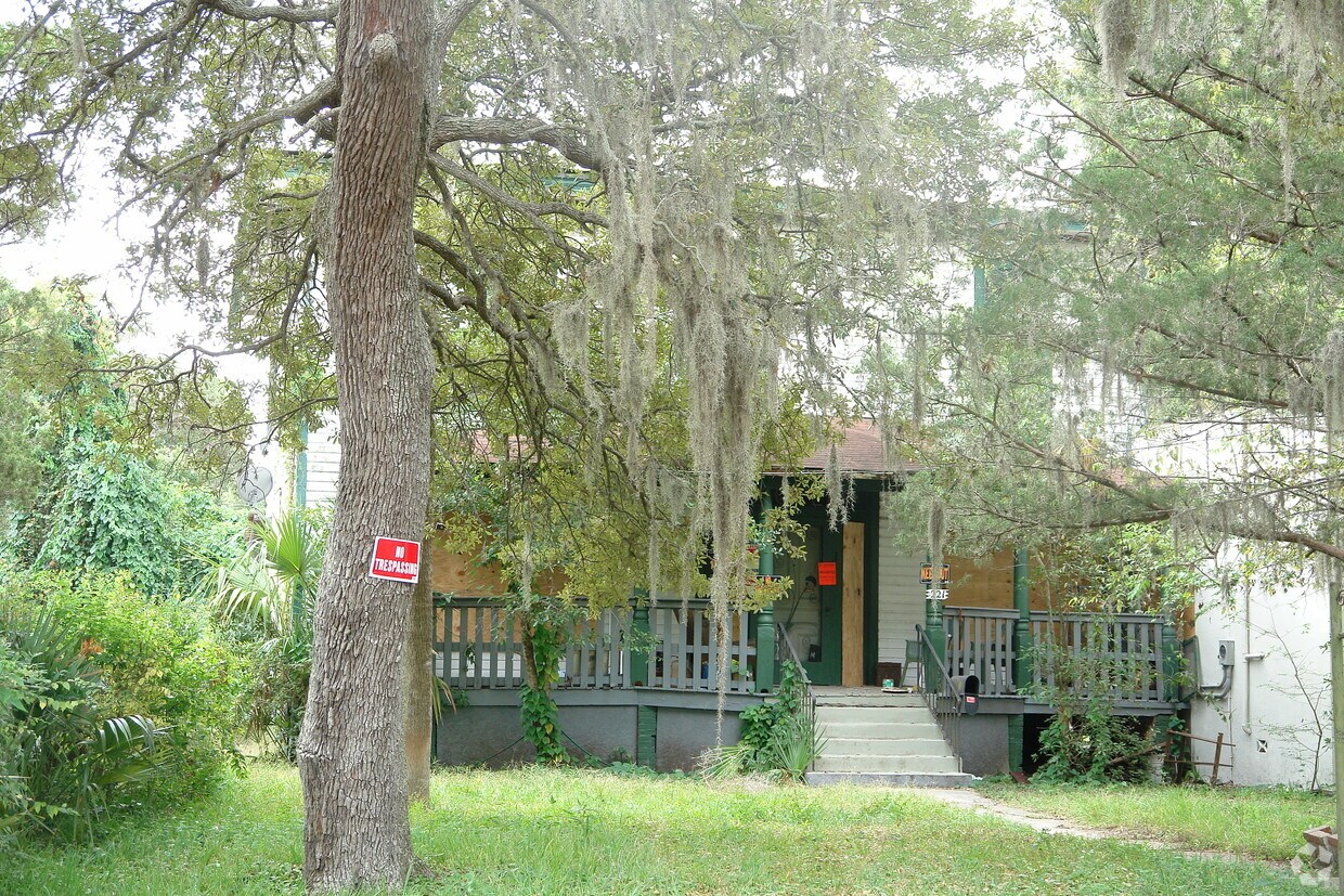 221 1st Ave, Daytona Beach, FL 32114 Apartments in Daytona Beach, FL