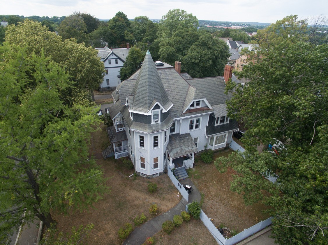 Building Photo - 18 Murdock St