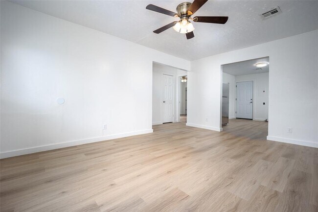 Building Photo - 119 S Harrison Ave