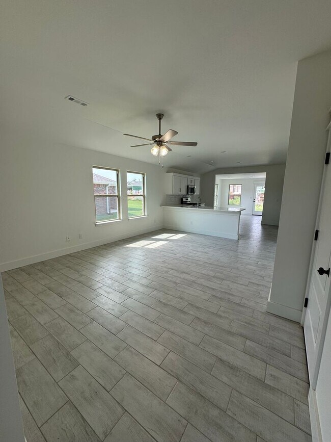 Building Photo - Spacious 4-Bedroom Home – Your Family’s Ne...