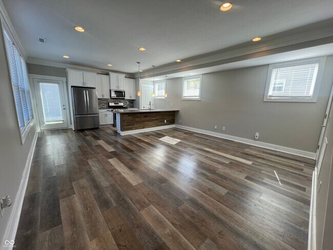 Building Photo - 4077 Rookwood Ave