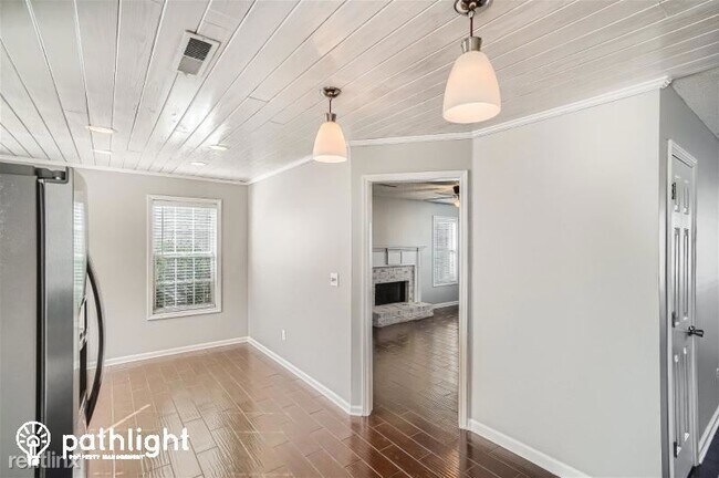 Building Photo - 4 br, 2.5 bath House - 425 Old Ivy Path UNIT