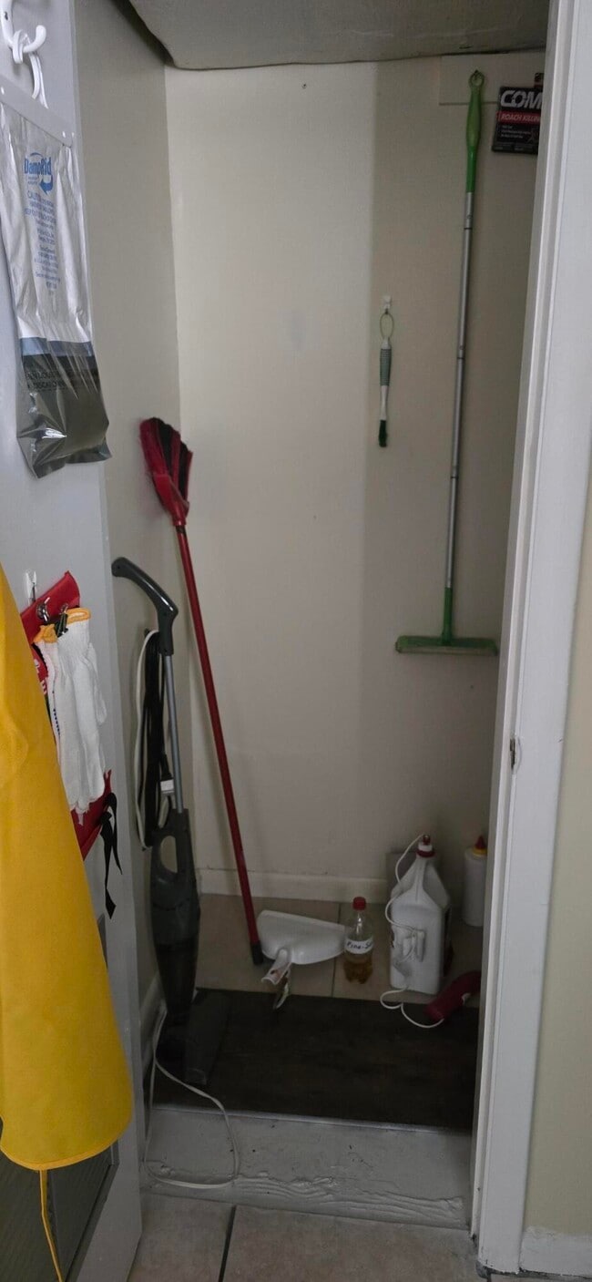 Foto del edificio - 1600 S N St