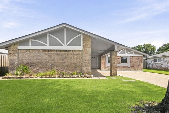 Building Photo - 830 Seacliff Dr