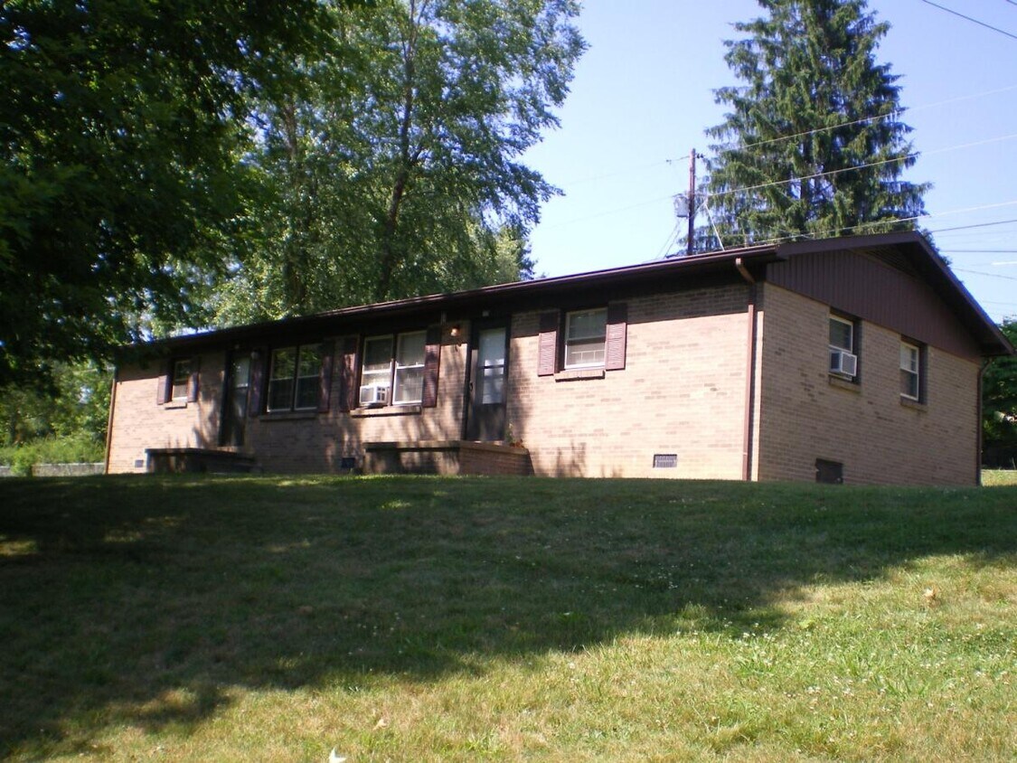 Frente del dúplex - 175 Glenwood Dr