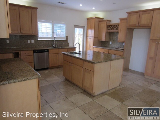 Building Photo - 1617 Tropea Ave