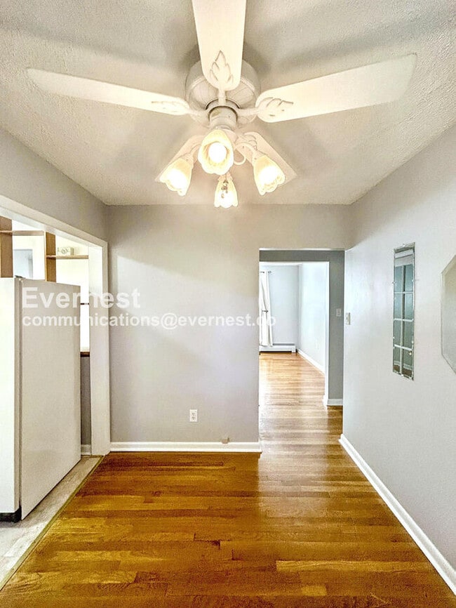Foto del edificio - 2116 Oakwood Ln
