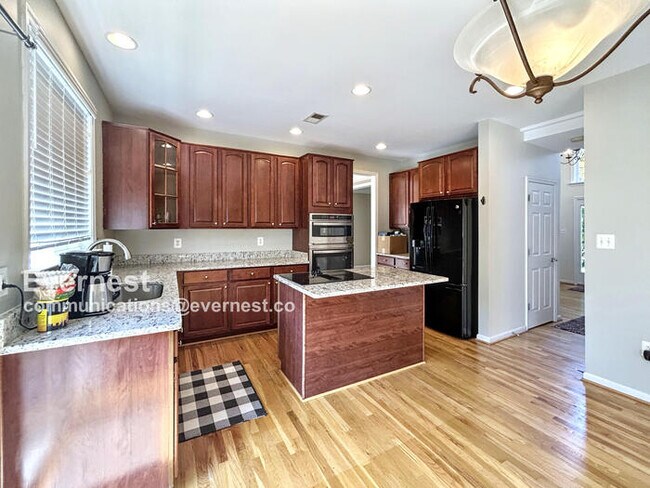 Foto del edificio - 94 Twin Hill Ln