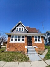 Building Photo - 730 E Hurlbut Ave