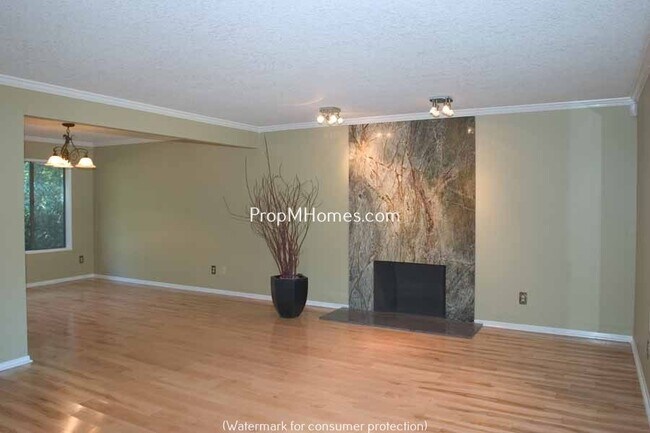 Building Photo - 3010 Royce Way